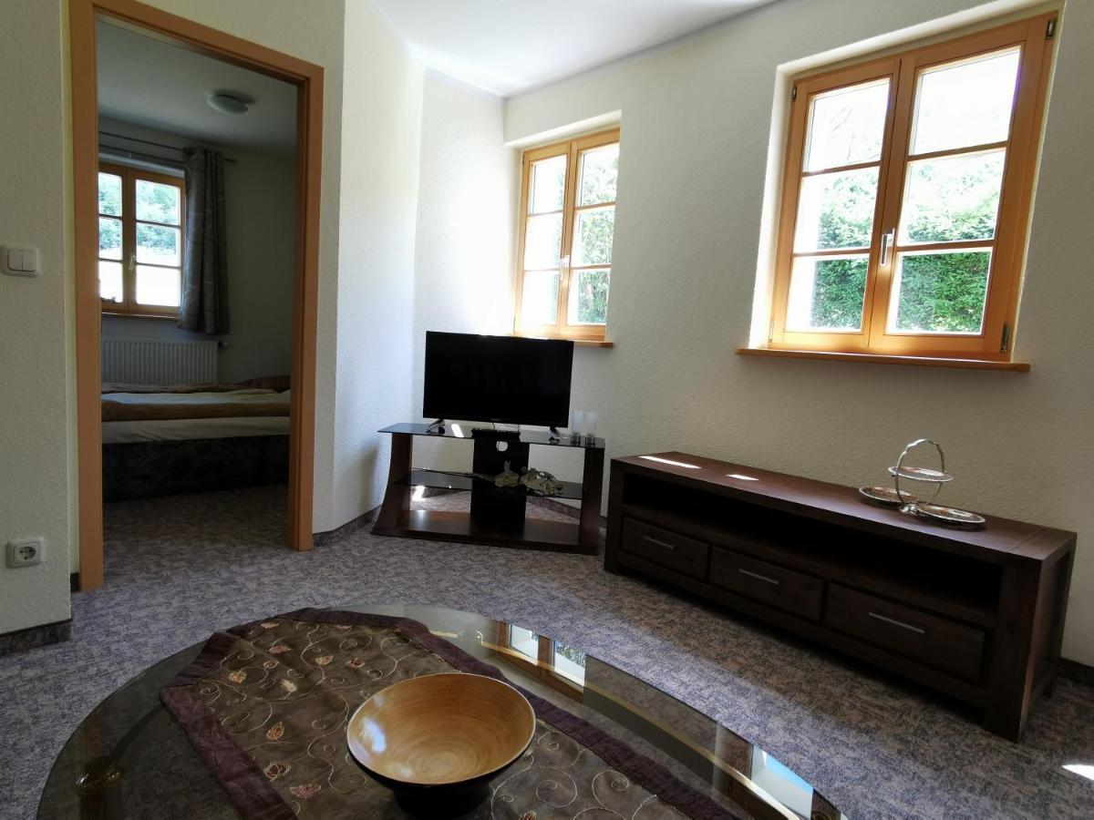 Ferienwohnung "Am Saalehaken" Gossitz Bagian luar foto
